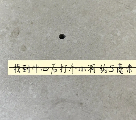 丹东瓷砖空鼓维修公司专业解答在瓷砖铺贴过程中，如果砂料搅拌不均匀，将会带来以下问题